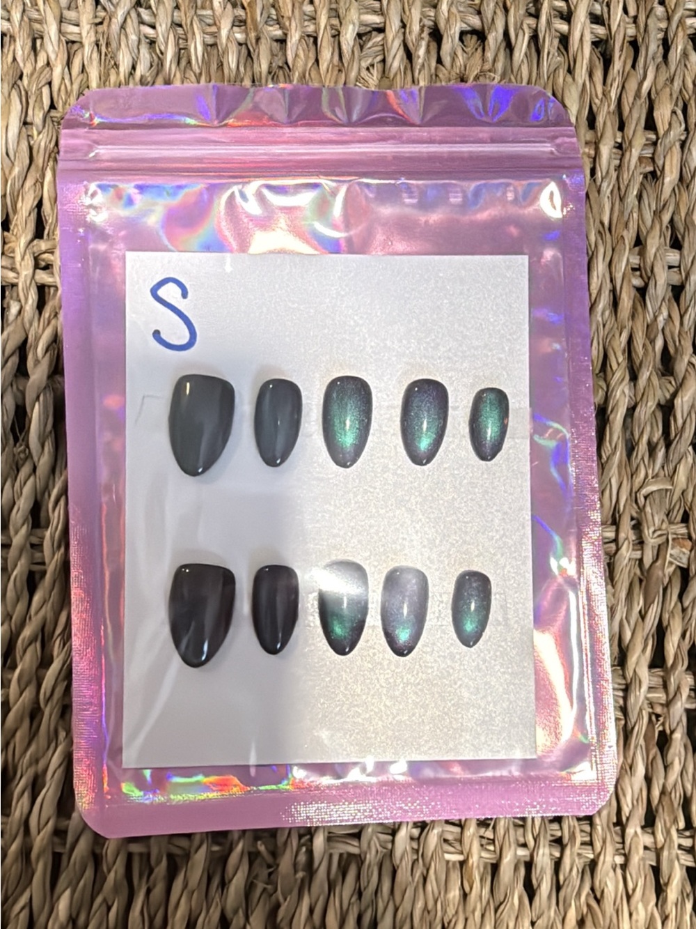 💙 Press-On Nail Set in black with Iridescent Green Shimmer 💙